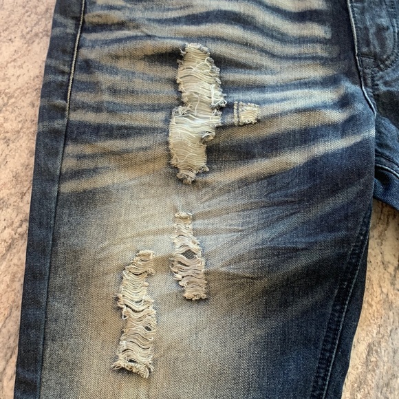Distressed jeans - Picture 4 of 13